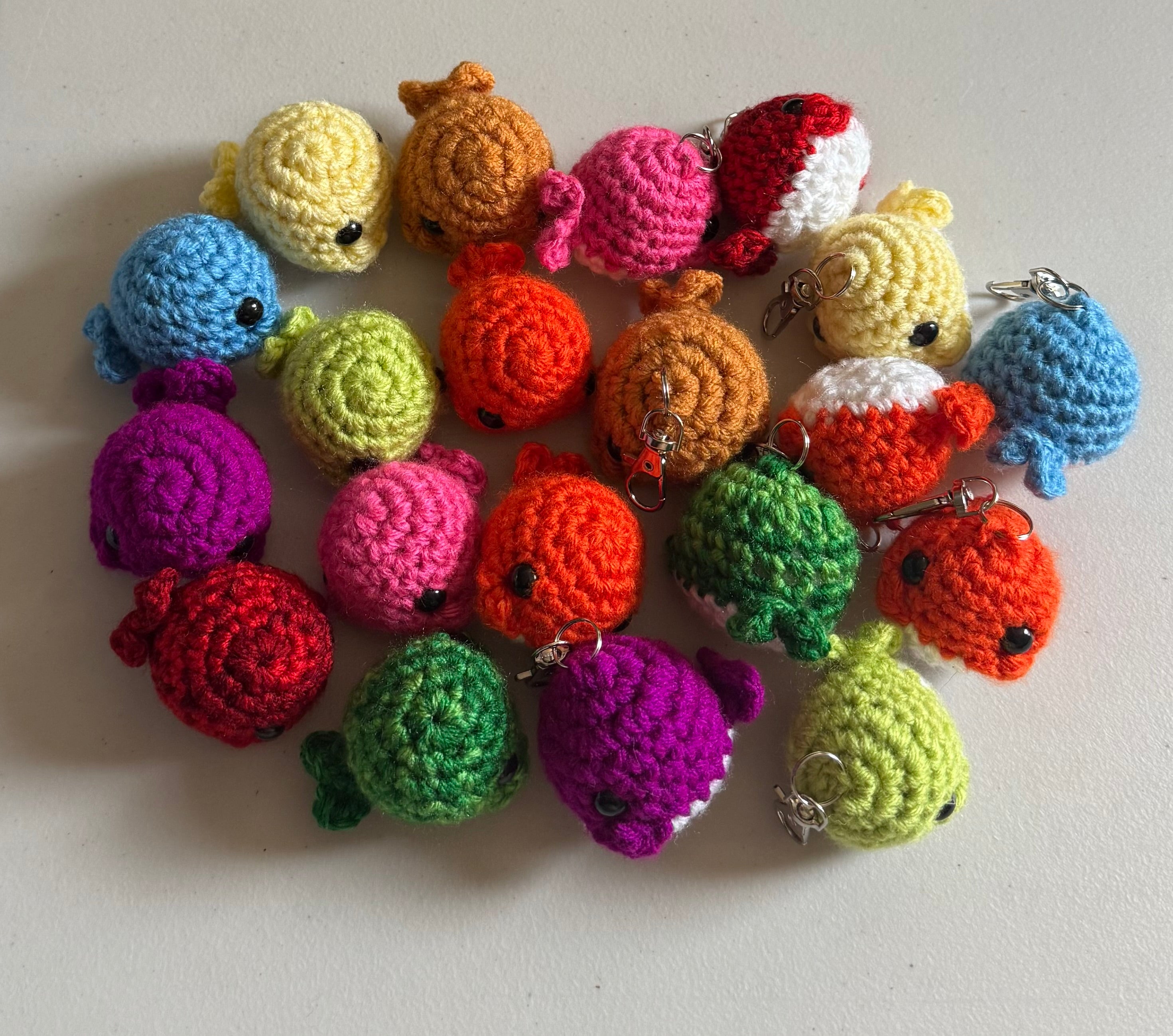 Bulk buy: 20 mix whales (10 reg, 10 w/ keychains)