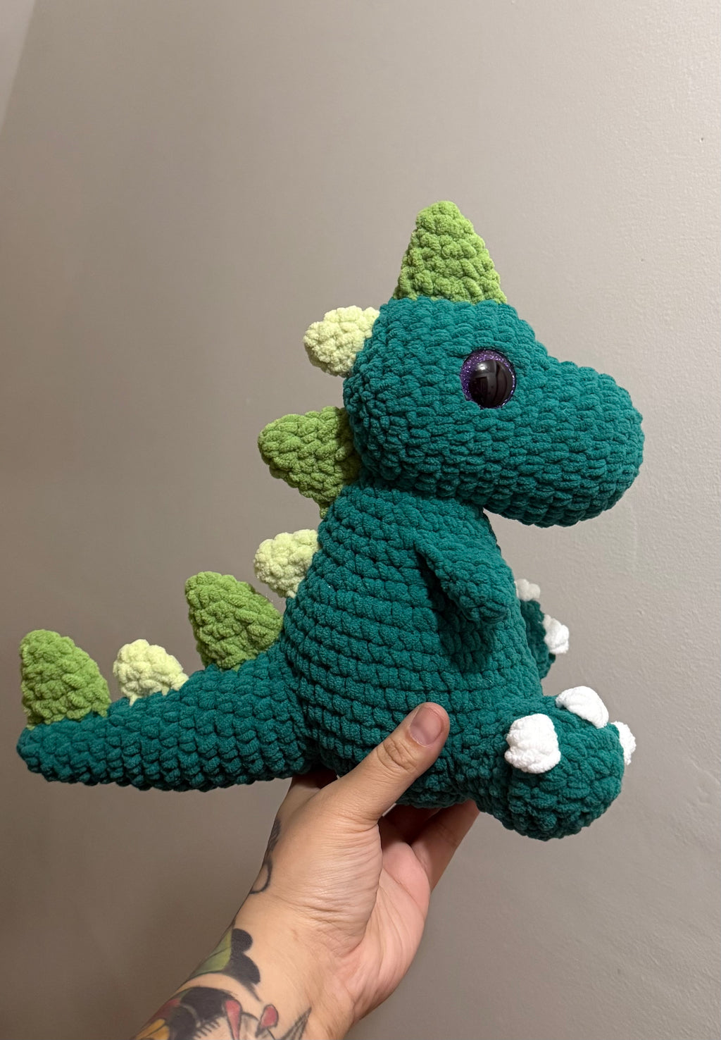 Teal purple eyed dino
